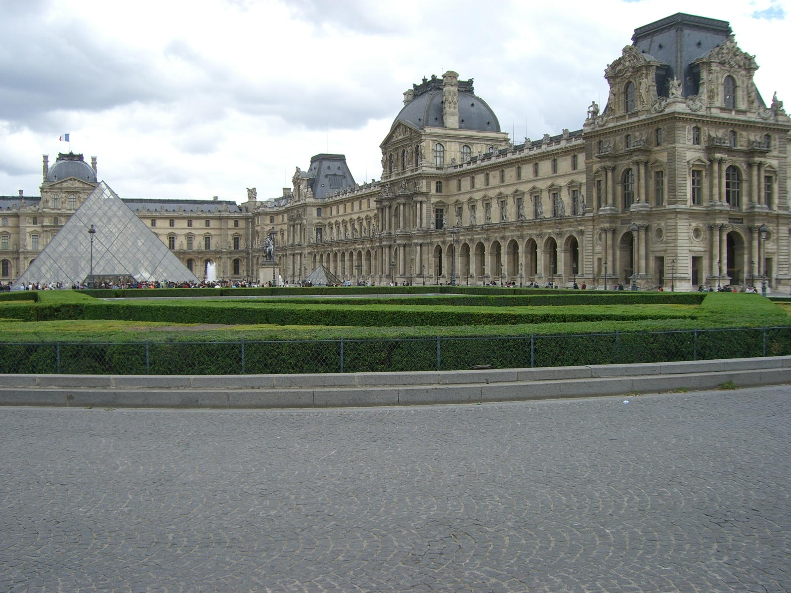 Louvre front